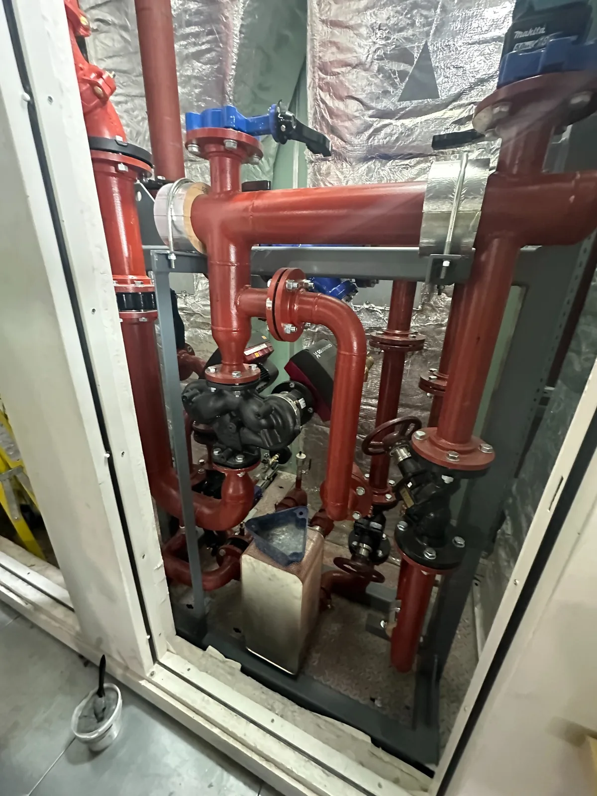Large-bore Victaulic pipework, valves and mechanical skid installation