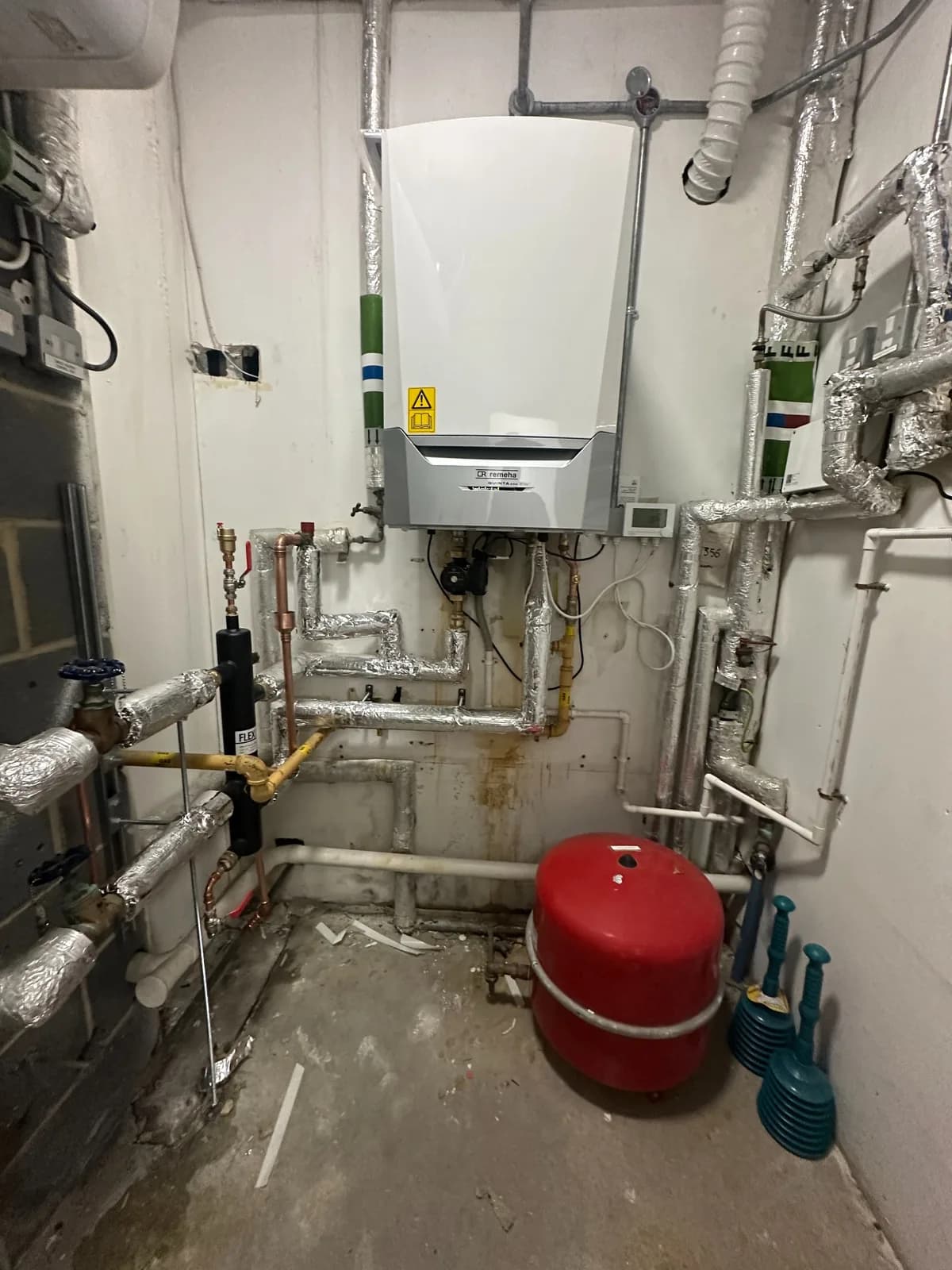 Commercial boiler and low-loss header replacement, project photograph 4 of 4