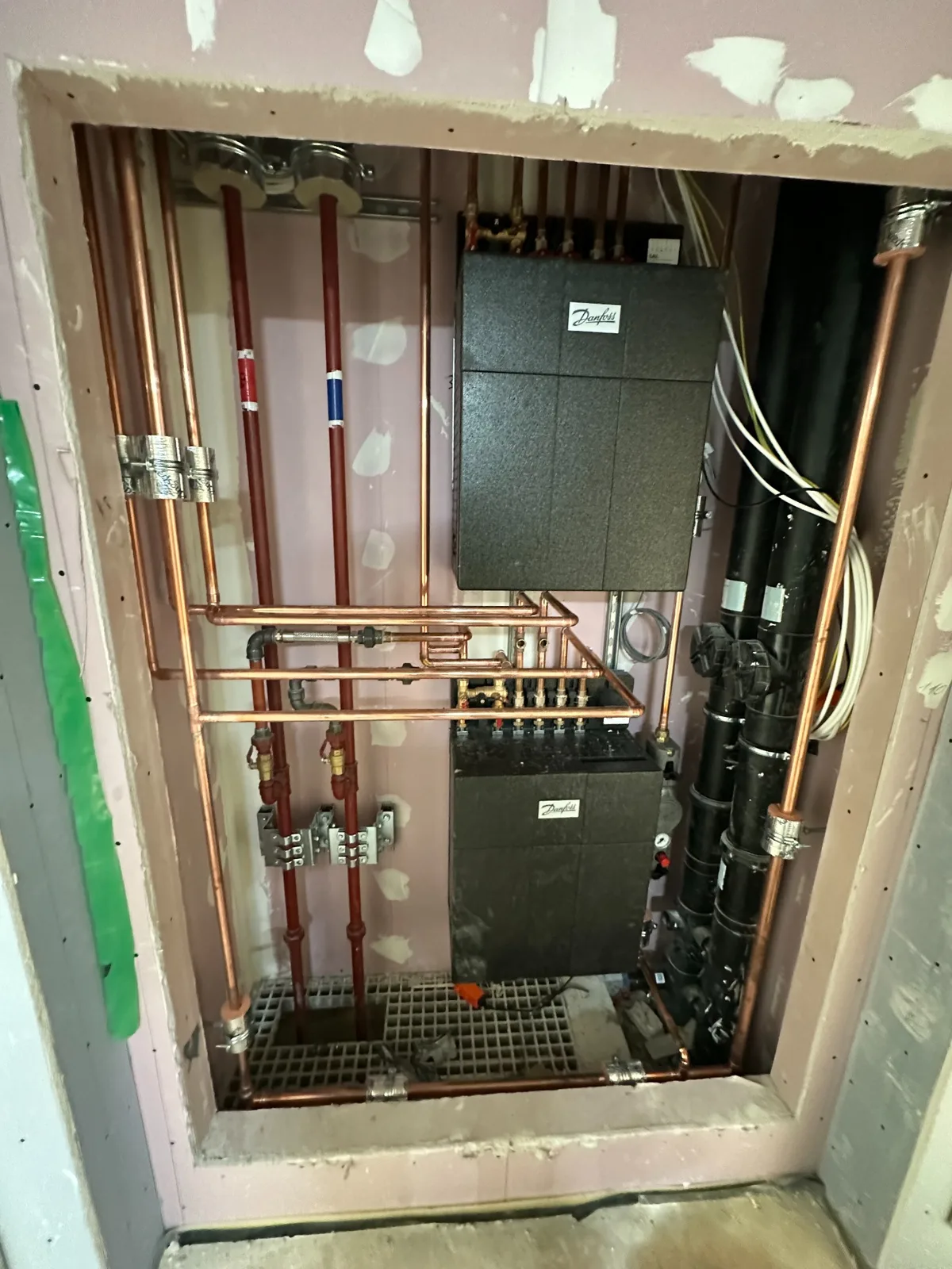Heat-interface unit installation with copper distribution and insulated modules